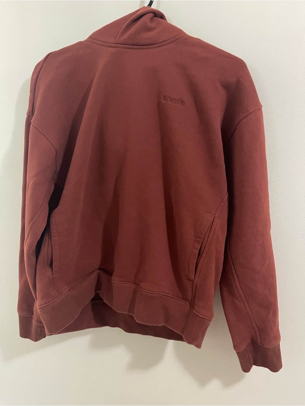 Roots Gender-Free Hoodie – Size 2 (Fits Women’s S / Men’s XS)